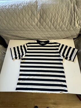 Uniqlo Men's Striped Navy and White T-Shirt-Size XL